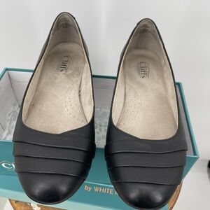 Cliffs by WHITE MOUNTAIN Black Women's Layered Pleat Slip-On Flats